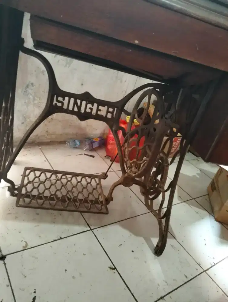 Dijual Kaki Mesin Jahit Singer Besi Antik, Kokoh & Langka