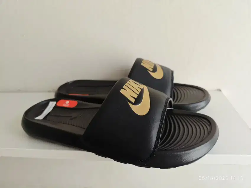 Sandal Nike Victori Baru