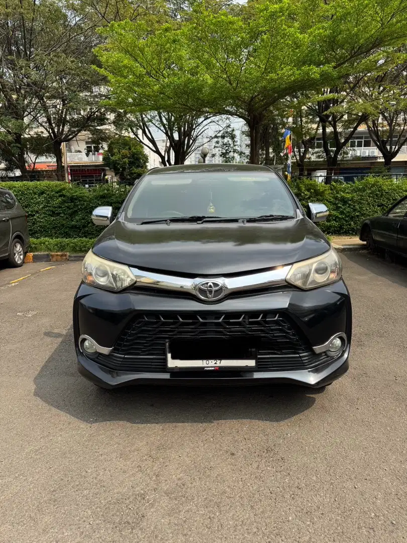 TOYOTA AVANZA VELOZ 1.5 AT HITAM TAHUN 2015
