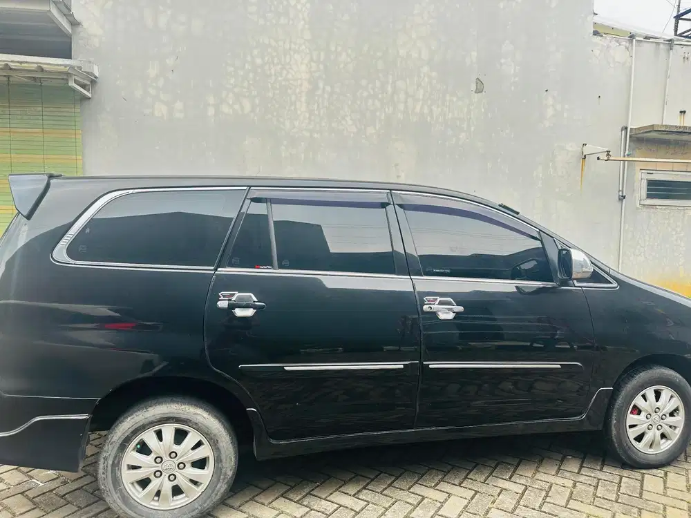Toyota Kijang Innova 2011 Bensin