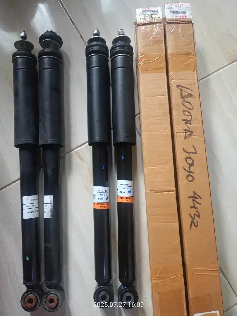 Dijual shock belakang original genuine parts Suzuki