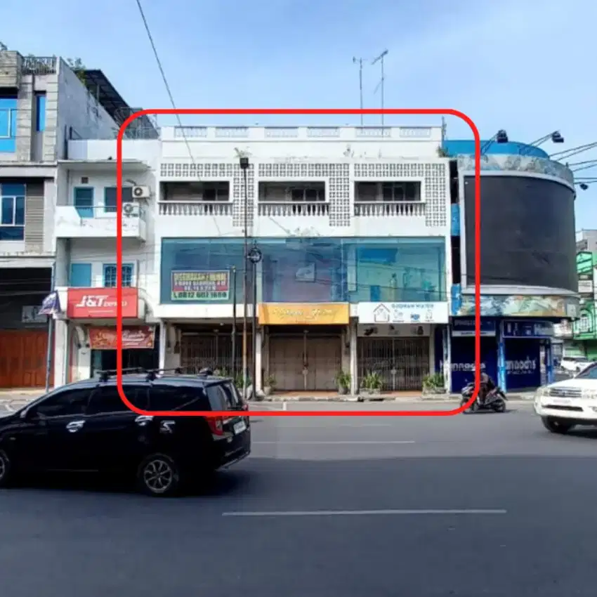 Disewakan 3 Ruko gandeng, strategis di jl.Pemuda 19 A, B, C