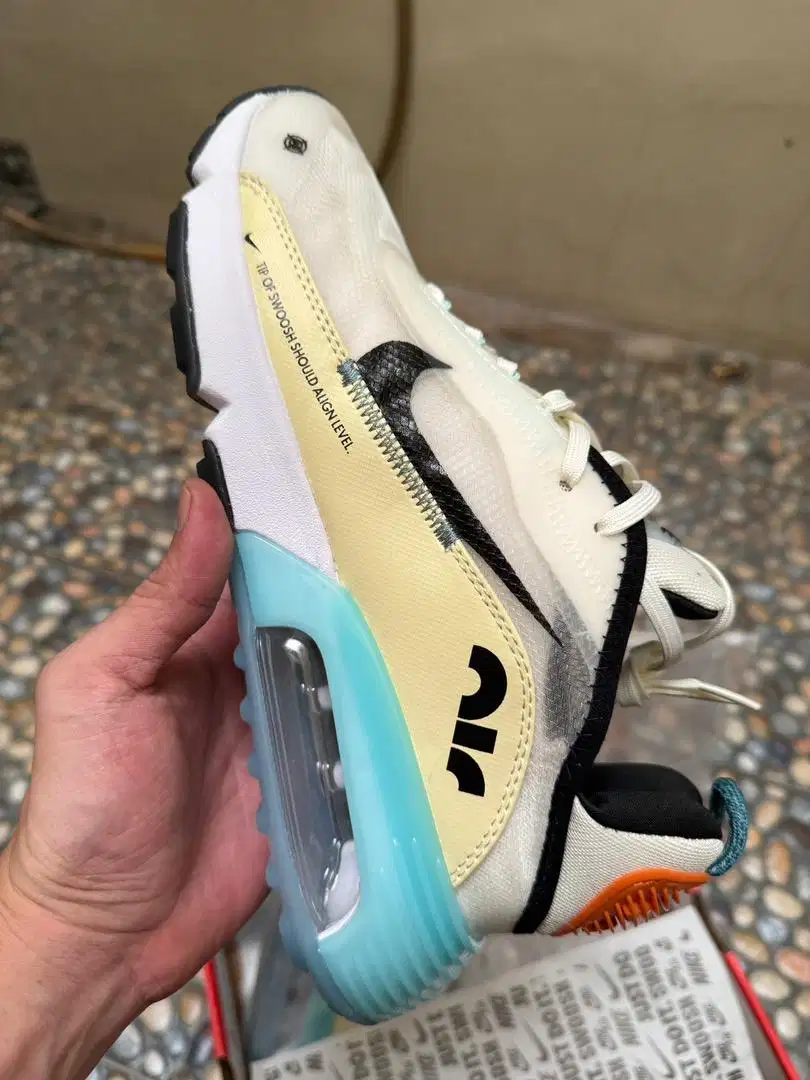 Sepatu Sneakers Nike Air Max 2090