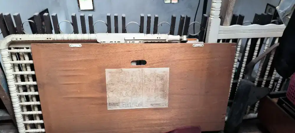 Tempat tidur bayi tanpa kasur