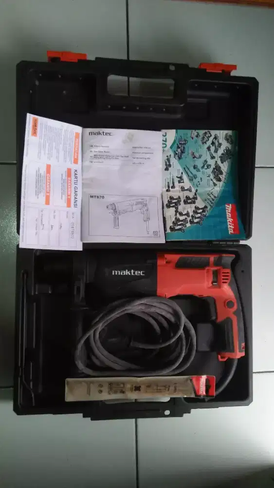 bor beton maktec MT 870