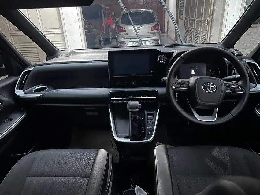 Toyota Voxy 2022 Bensin