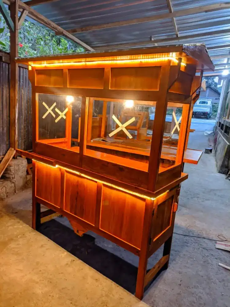 Gerobak nasi goreng, gerobak angkringan, gerobak soto, dll