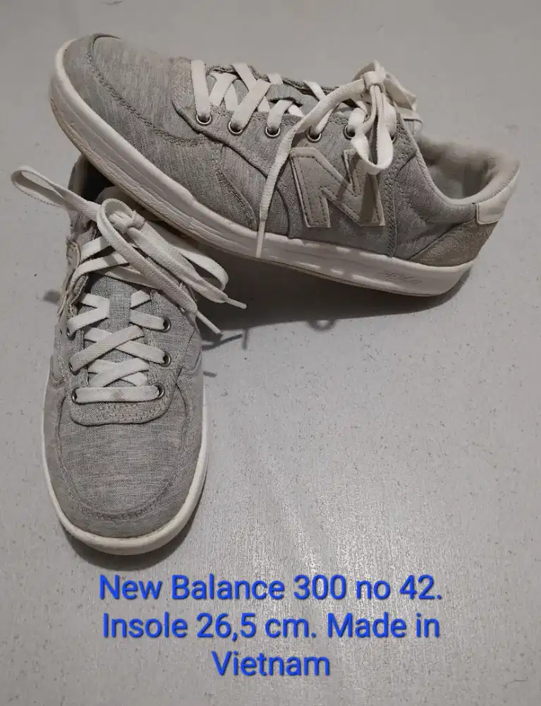 Sepatu merk new balance size 42