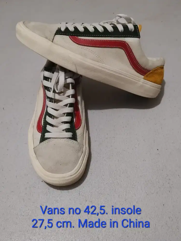 Sepatu merk Vans size 42