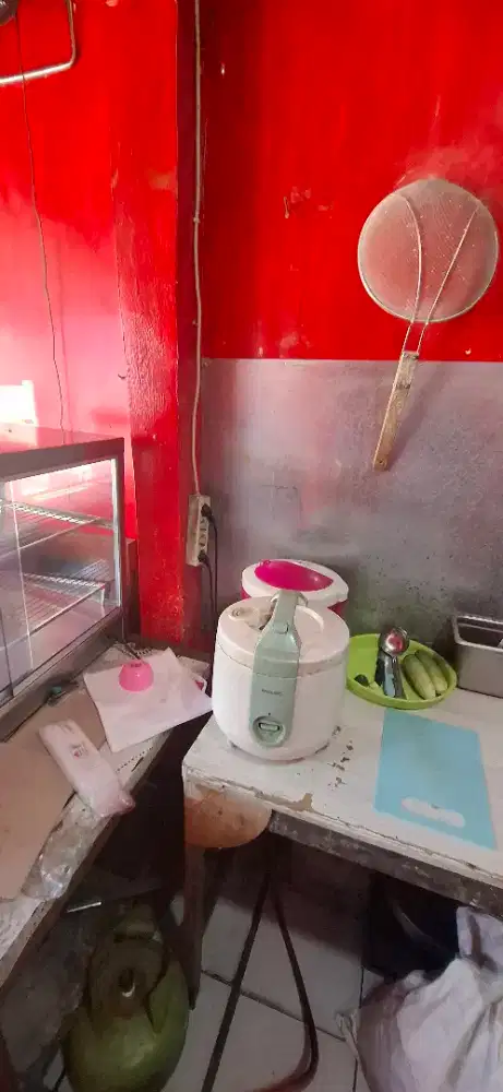 Over kontrak Perlatan Chiken dan Penyetan