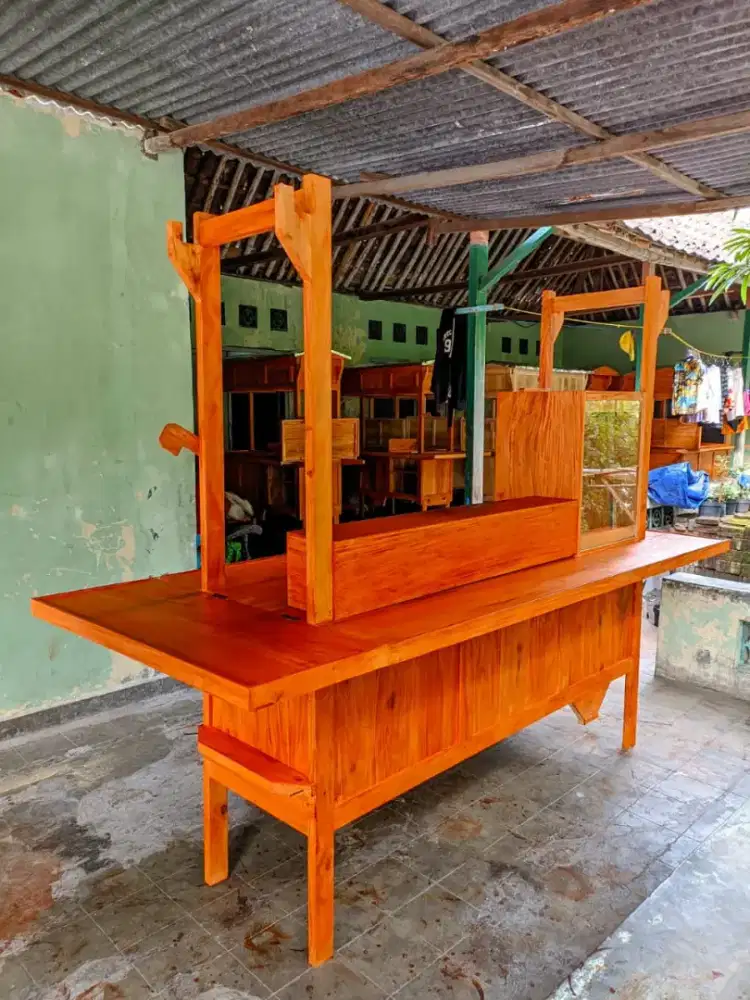 Gerobak pecel lele, gerobak angkringan, gerobak mie ayam, dll