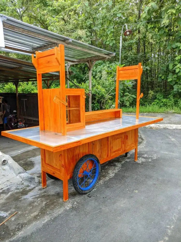 Gerobak pecel lele, gerobak angkringan, gerobak sate, dll