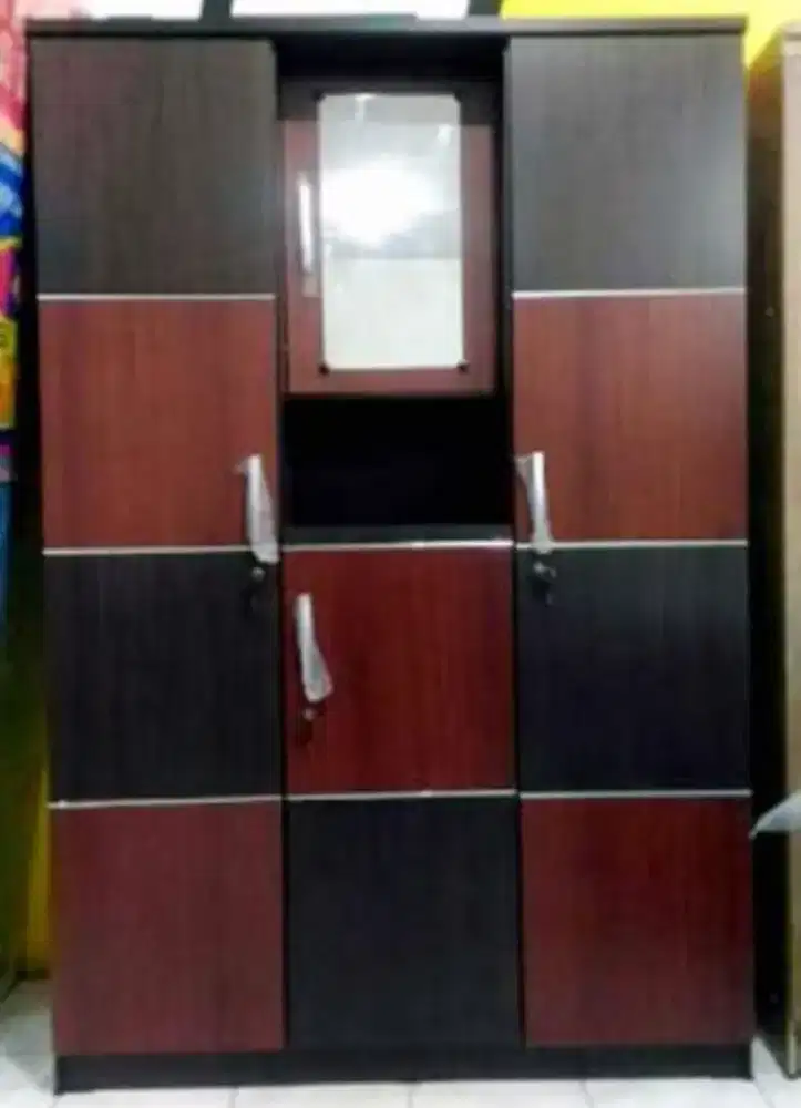 Lemari Pakaian 3 Pintu Kaca Masuk Chesster ALD 8723