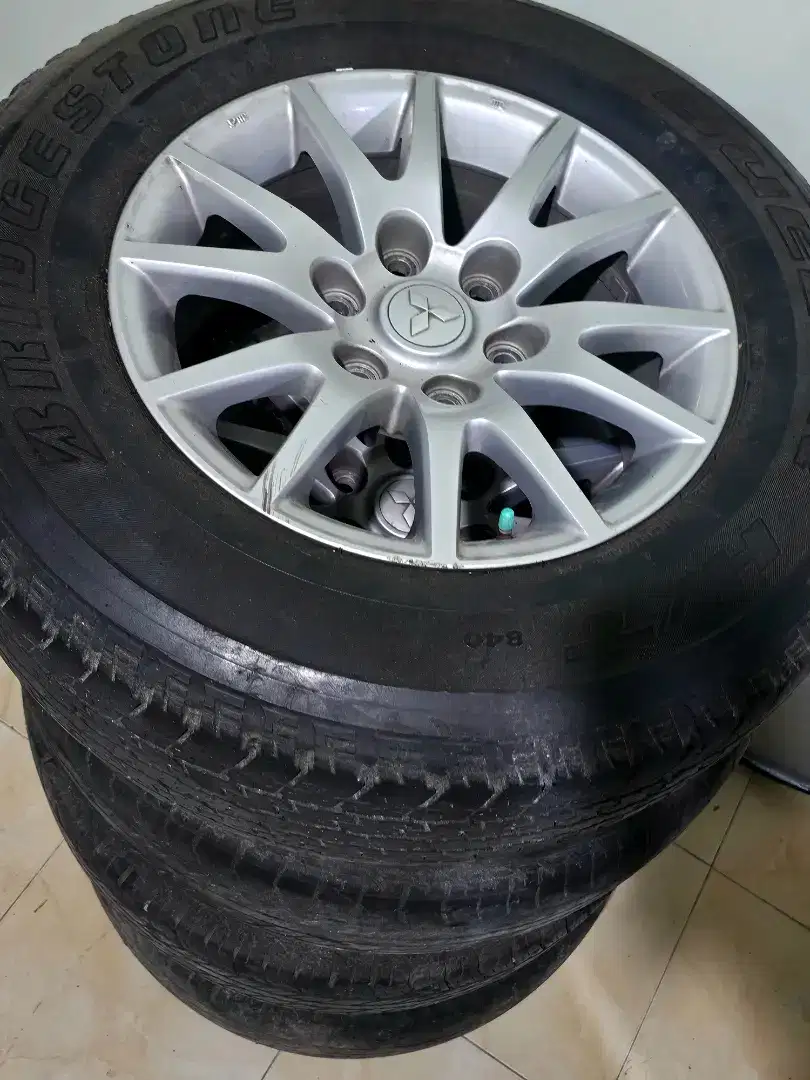 Velg ban oem pajero sport