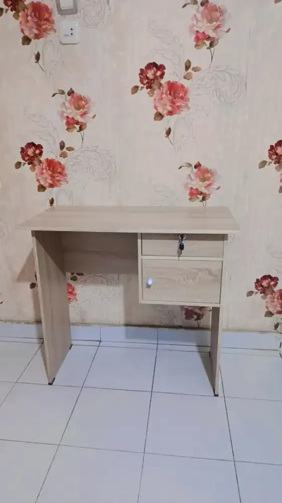 Peralatan Kantor Meja Kios/Ruko Ukuran Minimalis