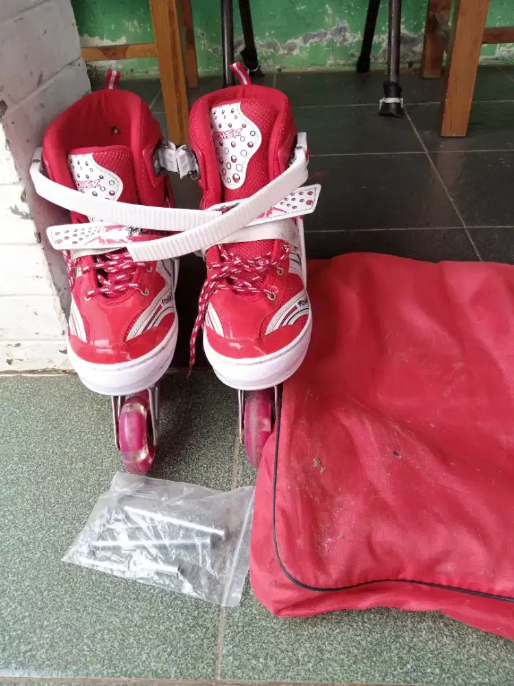 Sepatu roda / rollerblade shoes