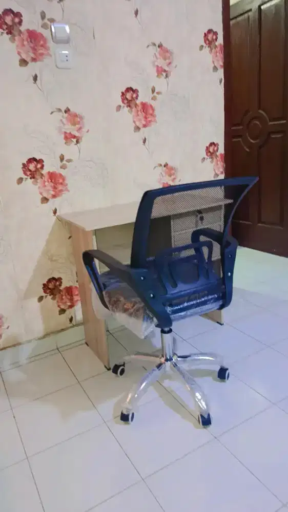 Peralatan Kantor Meja Kursi Hidrolik Kios/ Ruko Minimalis