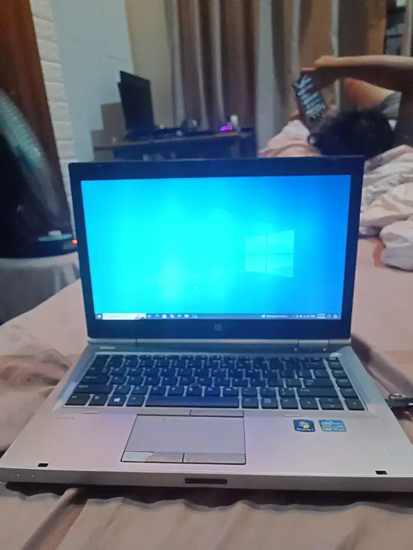 Laptop hp elitebook 8470p(JUAL BU BANGET KALAH SAMA KEPERLUAN)