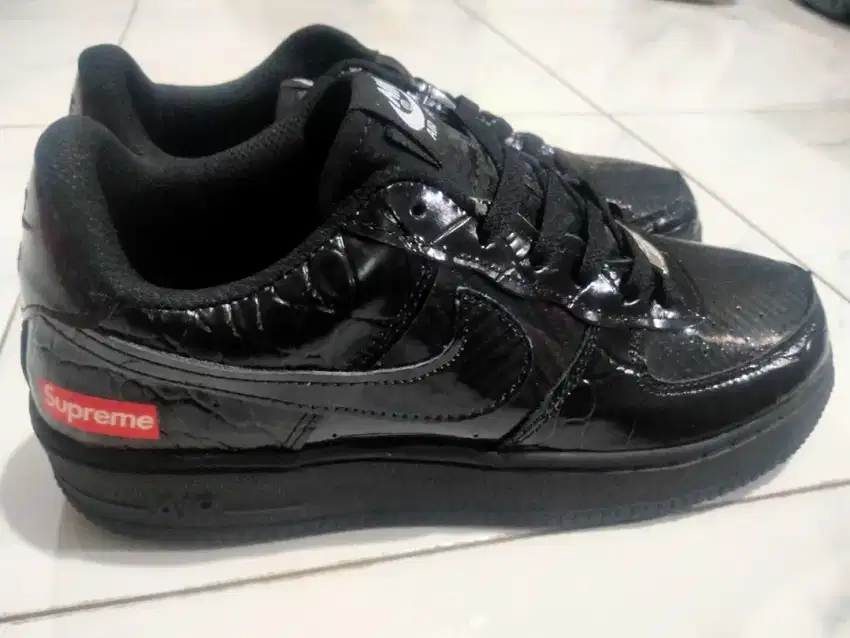 Nike Air Force 1 collabs Supreme sz 42