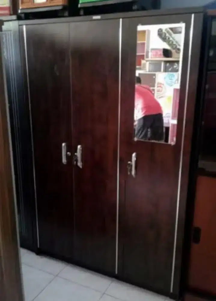 Lemari Pakaian 3 Pintu Activ Vast 3P