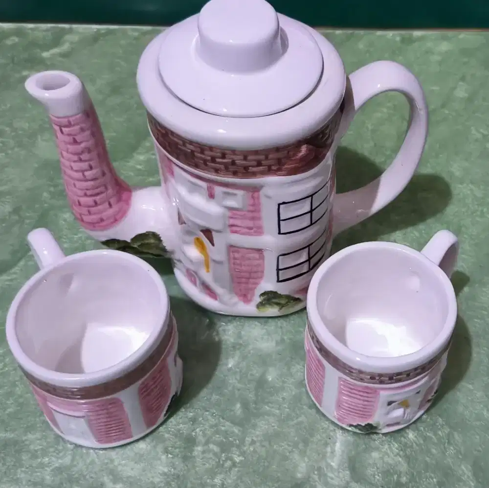 Teko cangkir keramik antik