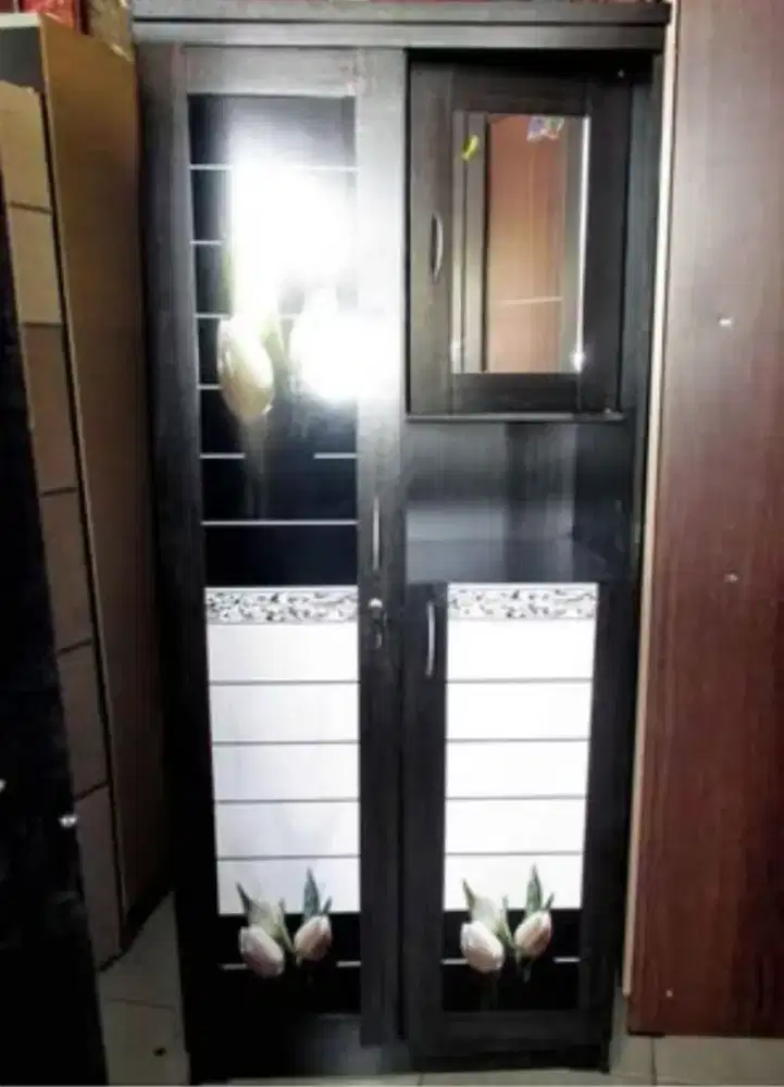 Lemari Pakaian 2 Pintu Kaca Masuk MH 218 KM Tulip
