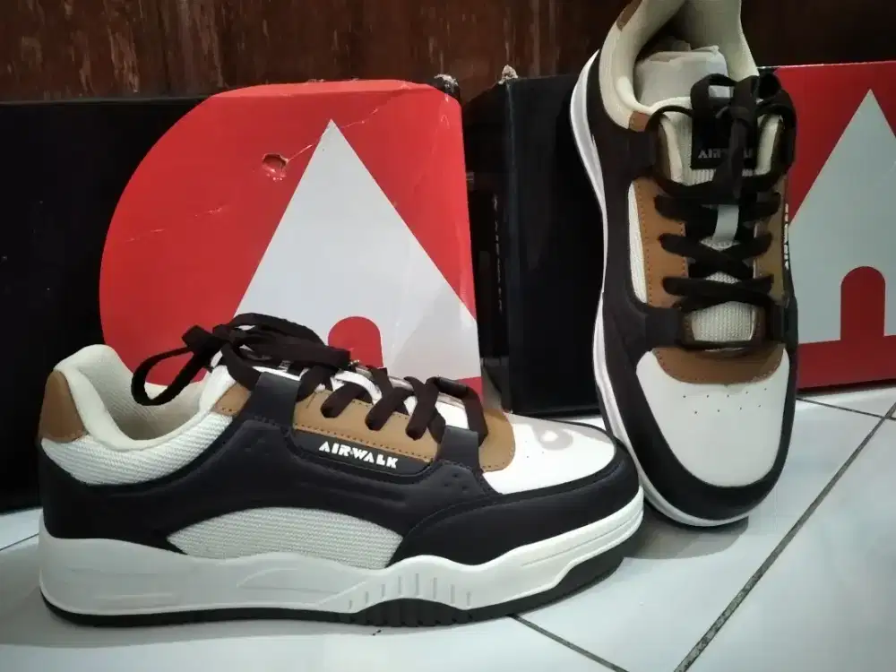 Sepatu sneakers air walk size 3o