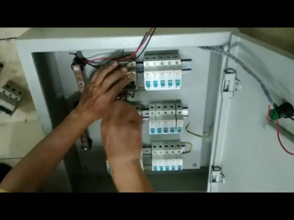 Pemasangan instalasi listrik rumah baru dan perbaikan