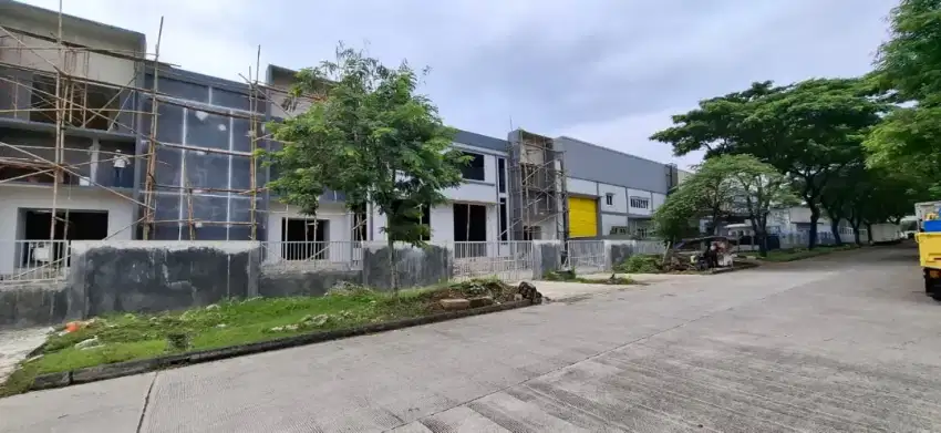 Disewakan/Dijual Gudang Deret 2 muka BARU