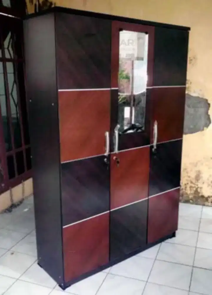 Lemari Pakaian 3 Pintu Kaca Luar Chesster ALD 8113 Wenge