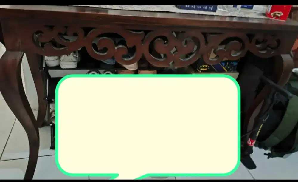 Di jual meja Meja pajangan. Kondisi masih terawat dan bagus