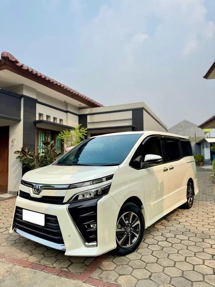 Toyota Voxy 2018