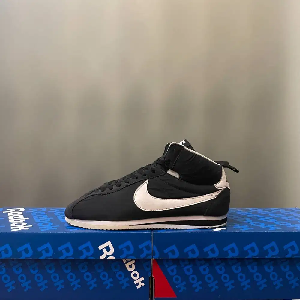 42 - Sepatu Nike Bekas Second Nike Cortez Chukka Mid Black White Bekas