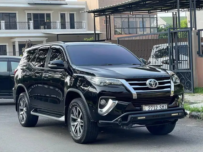 FORTUNER VRZ 2.4 AT 2016 HITAM KM 131rb ASLI DARI BARU!
