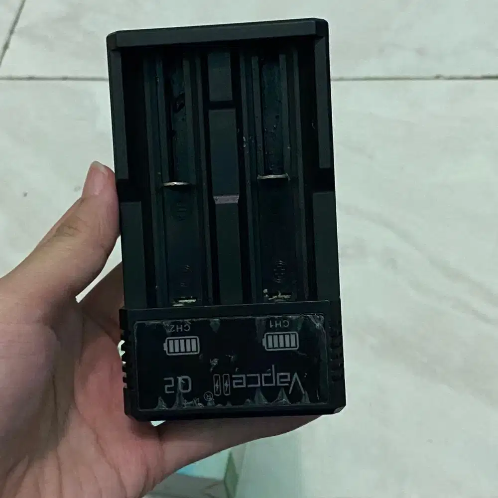 charger baterai lithium jenis 18650, merek Vapcell, model S2.