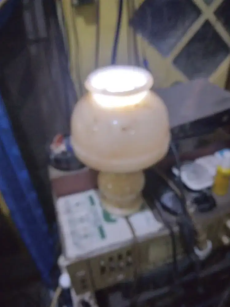 Lampu tudur dari batu manau