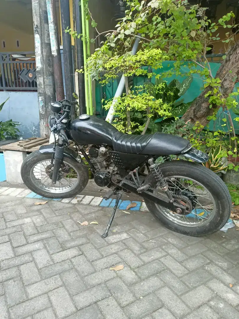 CUSTOM CAFE RACER