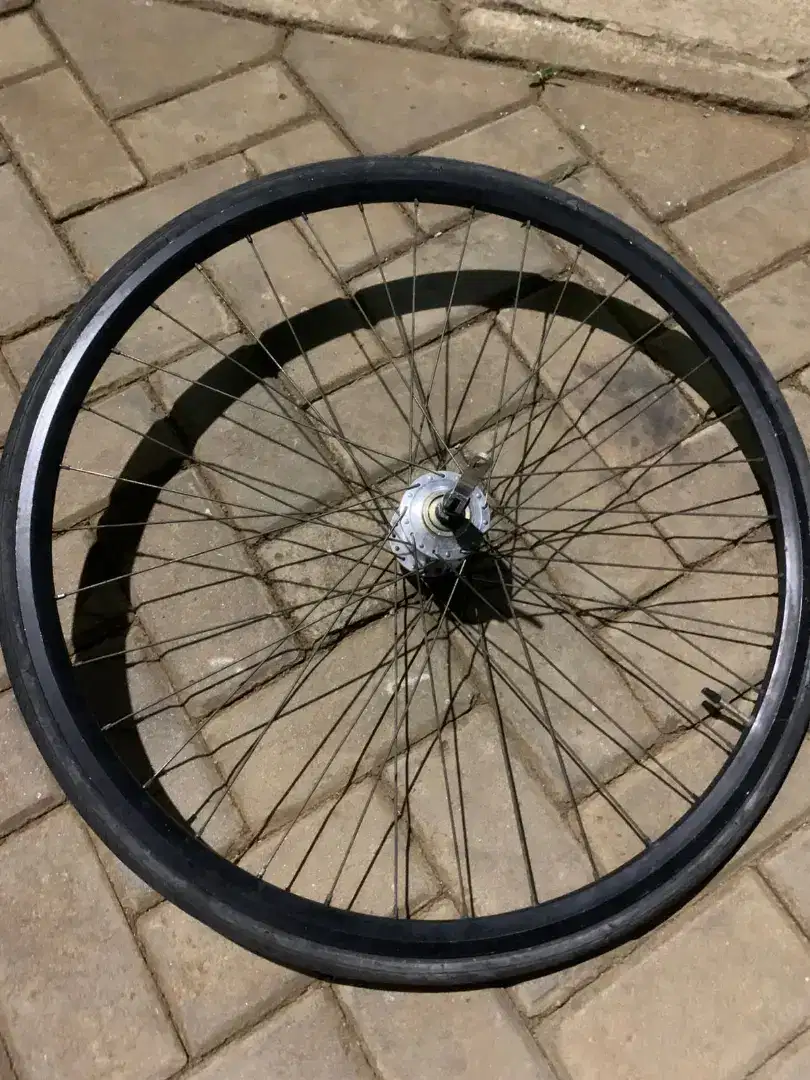 dijual nih satu set ban depan