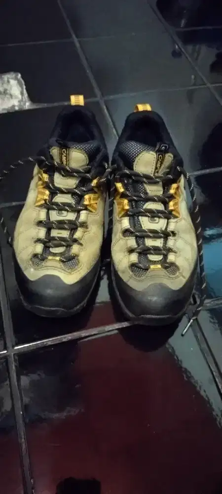 Sepatu gunung merk campline