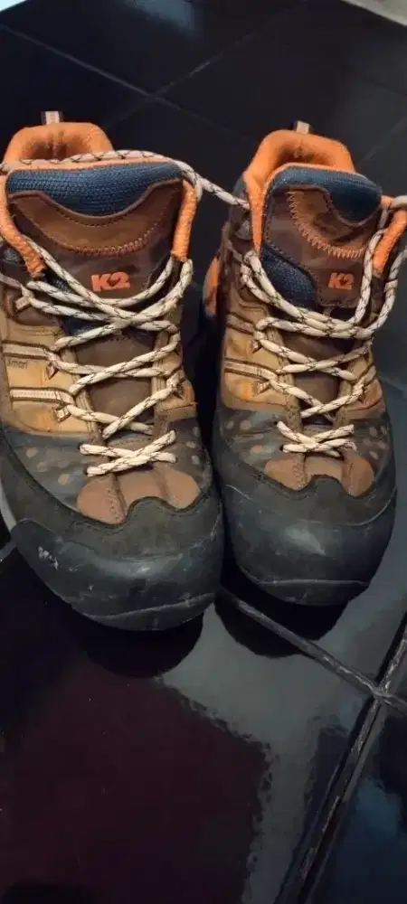Sepatu gunung merk K2