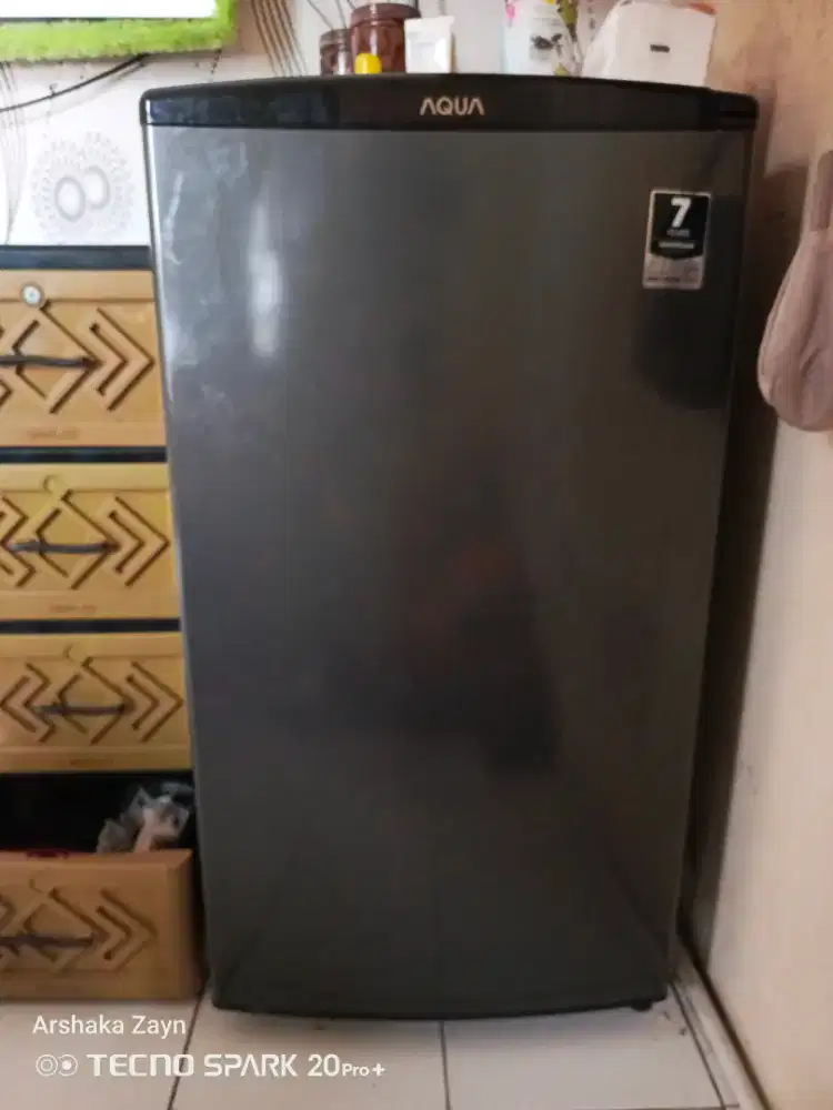 Freezer Aqua murah like new pemakaian 1 tahun