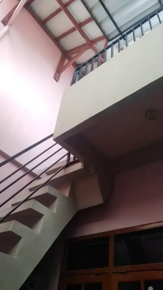 Belakang Bank BCA Ahmad Yani, Kontrakan Rumah.