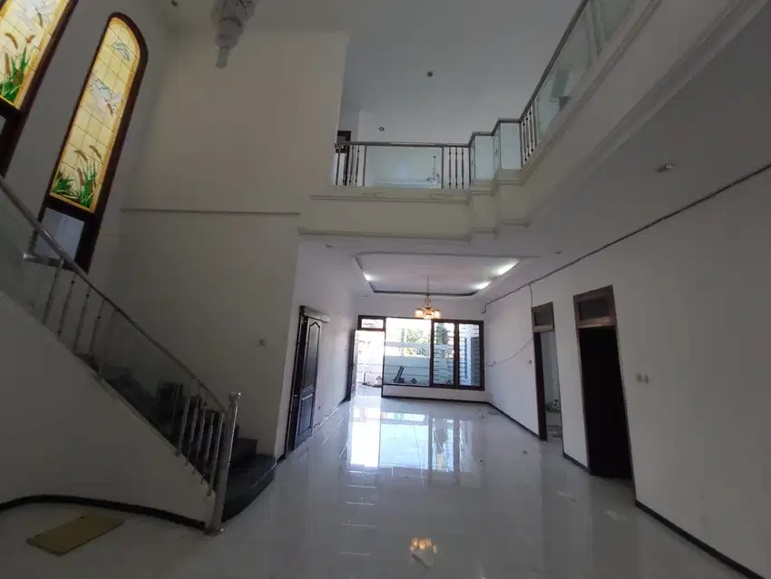 Disewakan Cepat Rumah Mewah 2 lantai, dekat kampus C Unair