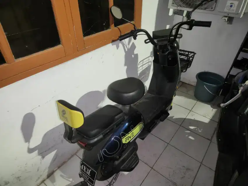 Selis (sepeda listrik merk ion five)