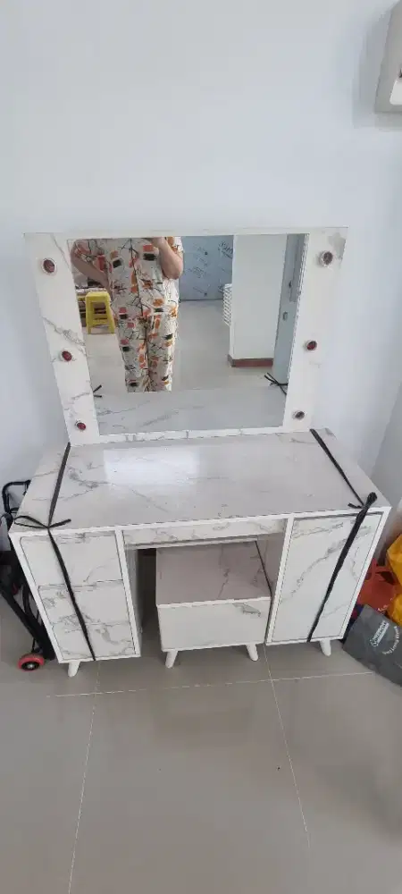 MEJA RIAS ESTETIK MARBLE