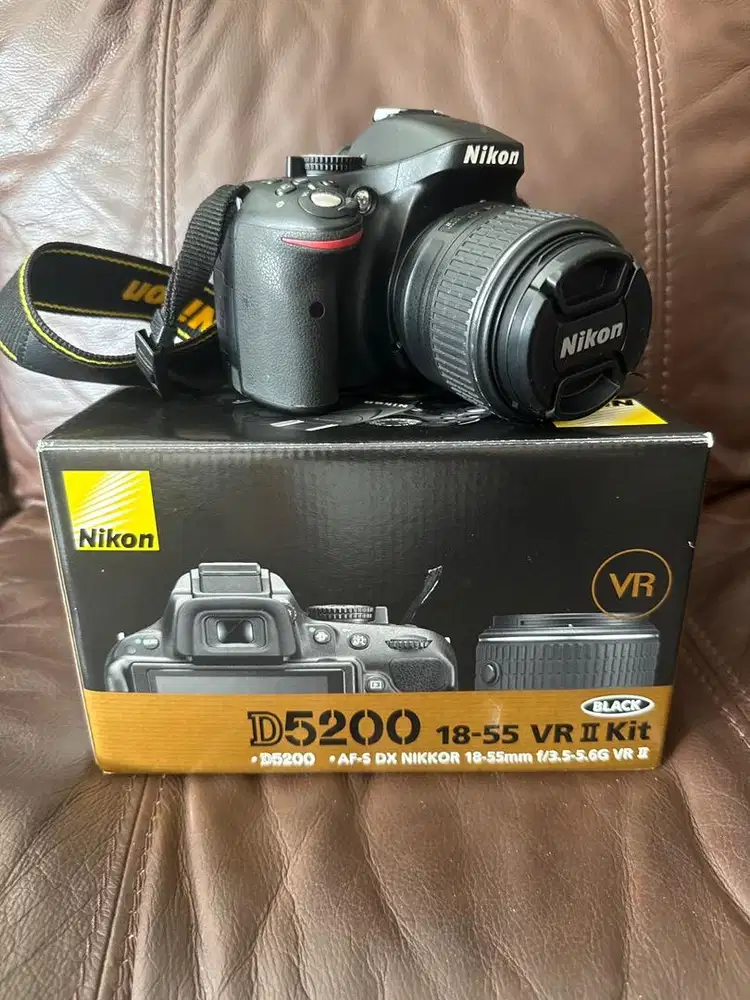 Nikon D5200 18-55 VR camera and Sigma lens 70-300 mm