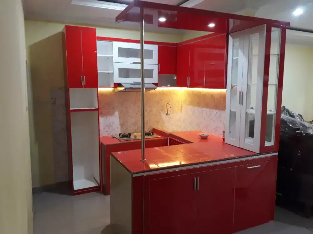 Kicenset almari dapur