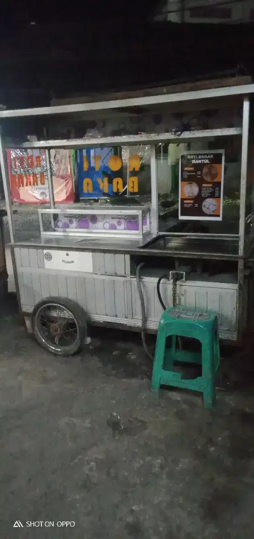 Gerobak roti bakar
