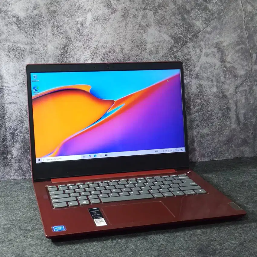 Laptop buat sekolah dan kerja ram 4gb sudah ssd intel layar bagus