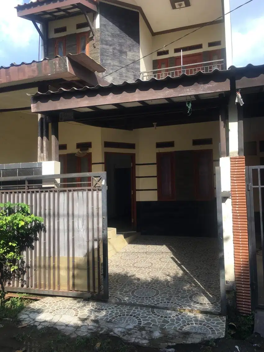 BUTUH UANG. JUAL SEGERA RUMAH 2 LANTAI AT KELAPANUNGGAL